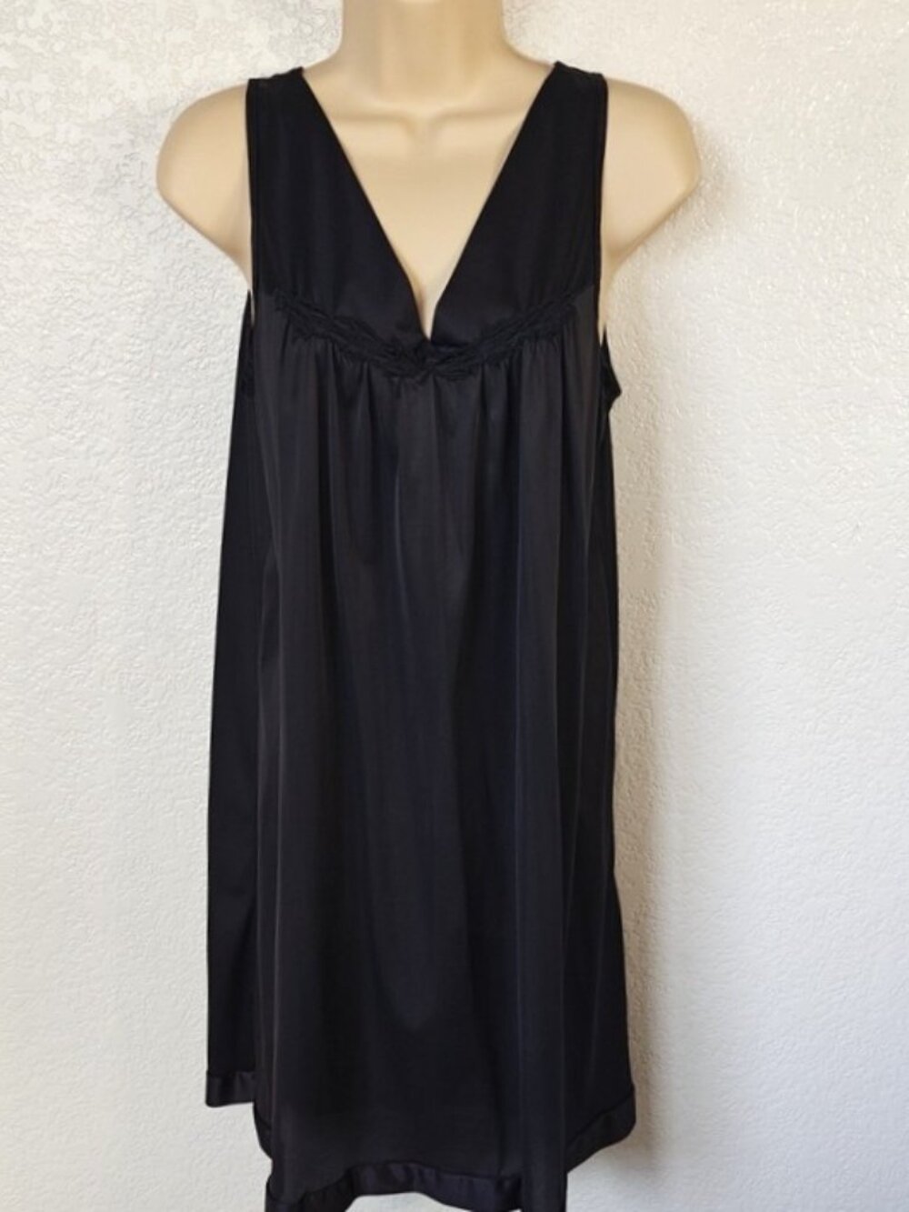Vanity Fair Size M Black Nightgown Nylon Sleeveless Pajamas